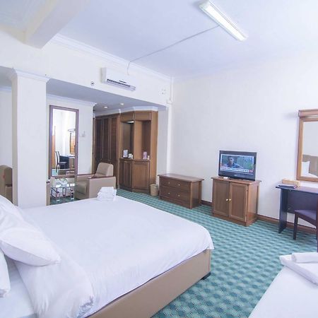 Asia Plaza Hotel Янгон Екстериор снимка
