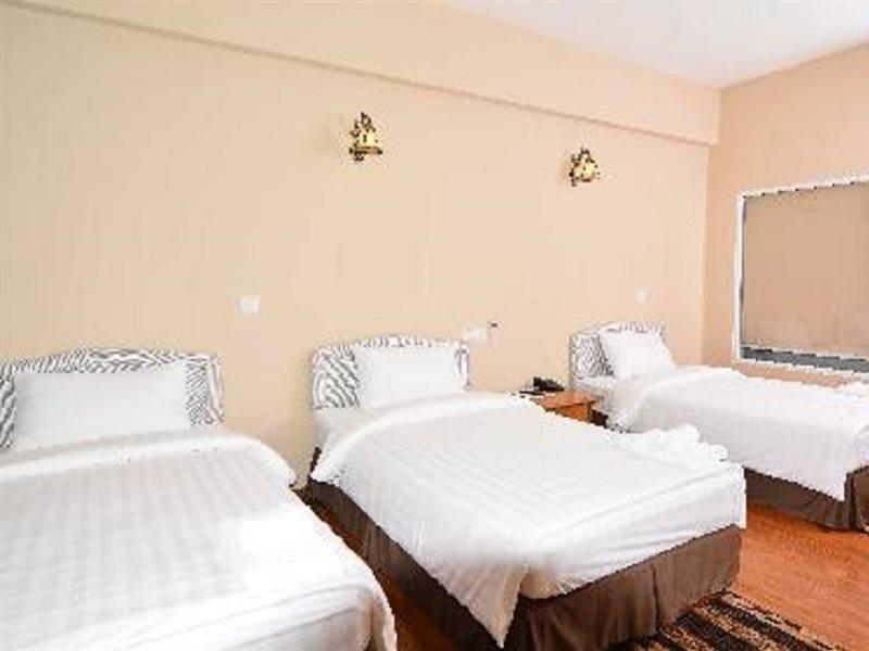 Asia Plaza Hotel Янгон Екстериор снимка