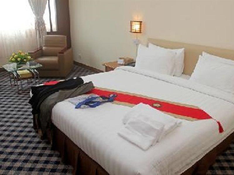 Asia Plaza Hotel Янгон Екстериор снимка