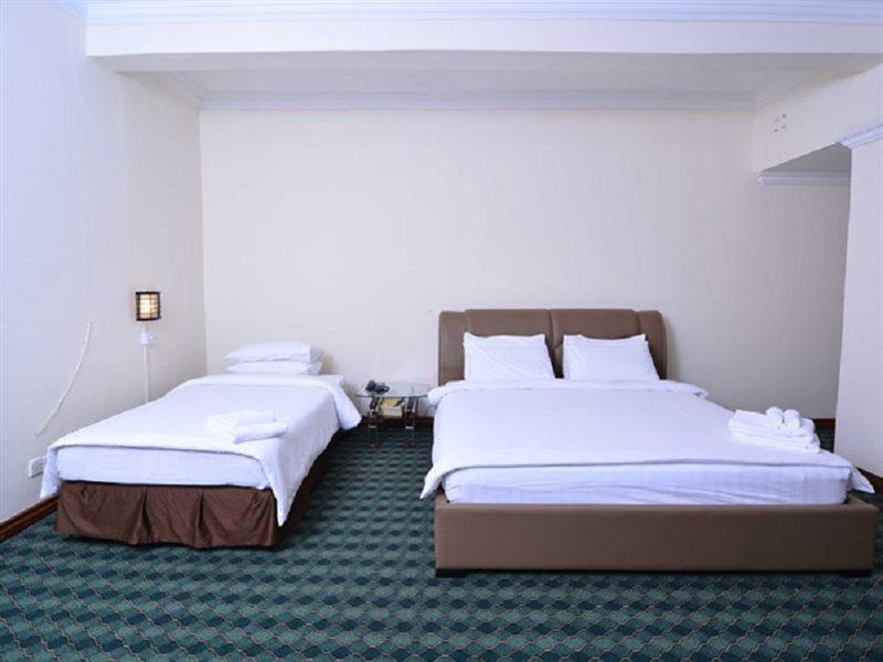 Asia Plaza Hotel Янгон Екстериор снимка