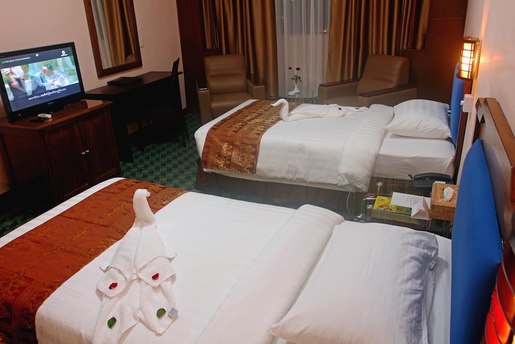 Asia Plaza Hotel Янгон Екстериор снимка