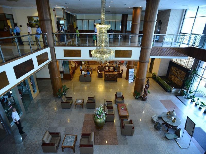 Asia Plaza Hotel Янгон Екстериор снимка