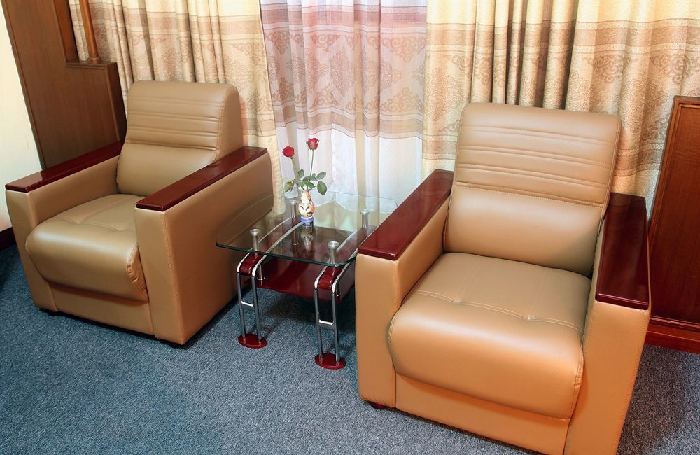 Asia Plaza Hotel Янгон Екстериор снимка
