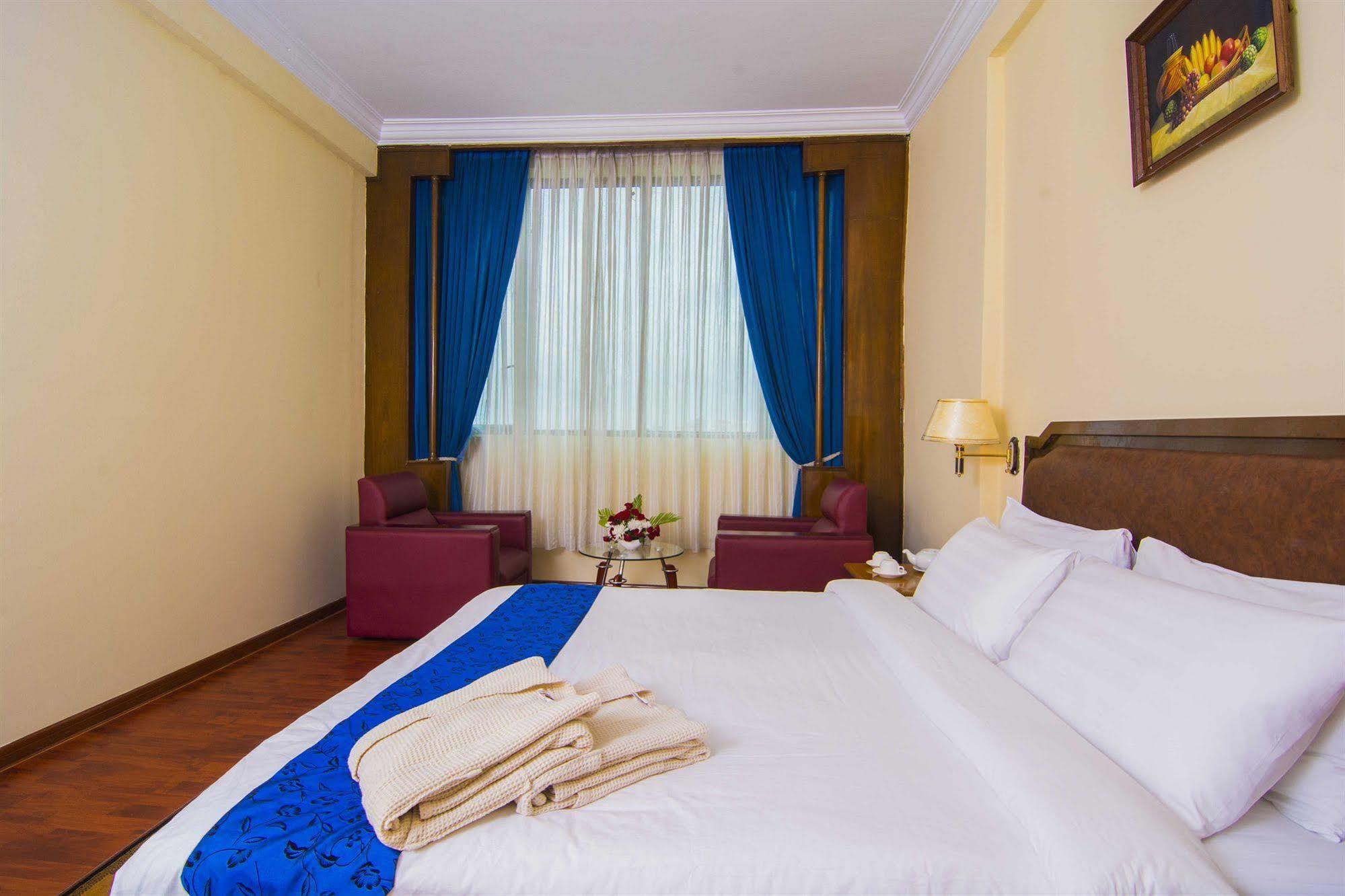 Asia Plaza Hotel Янгон Екстериор снимка