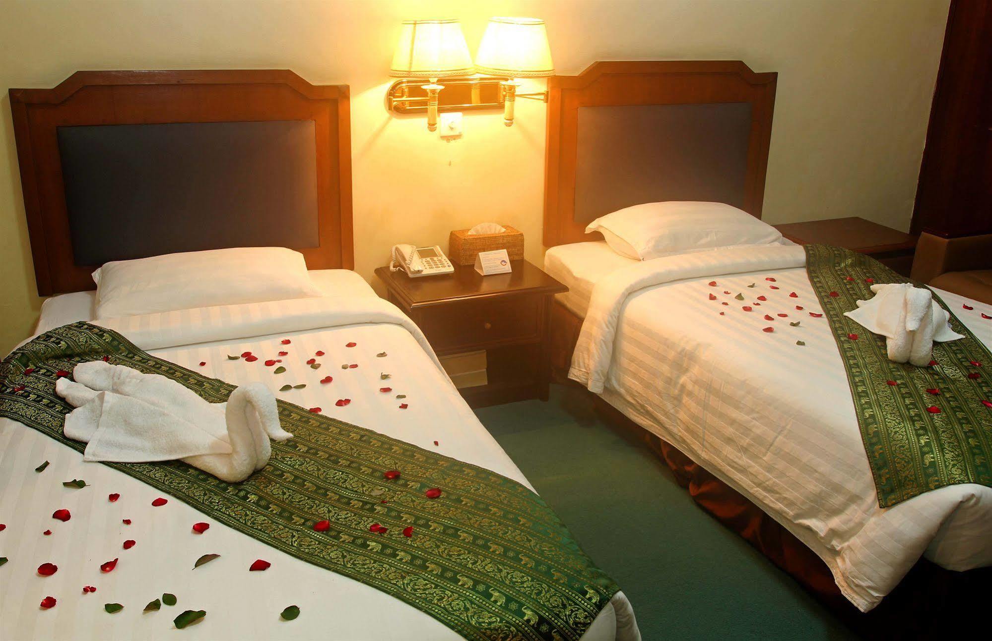 Asia Plaza Hotel Янгон Екстериор снимка