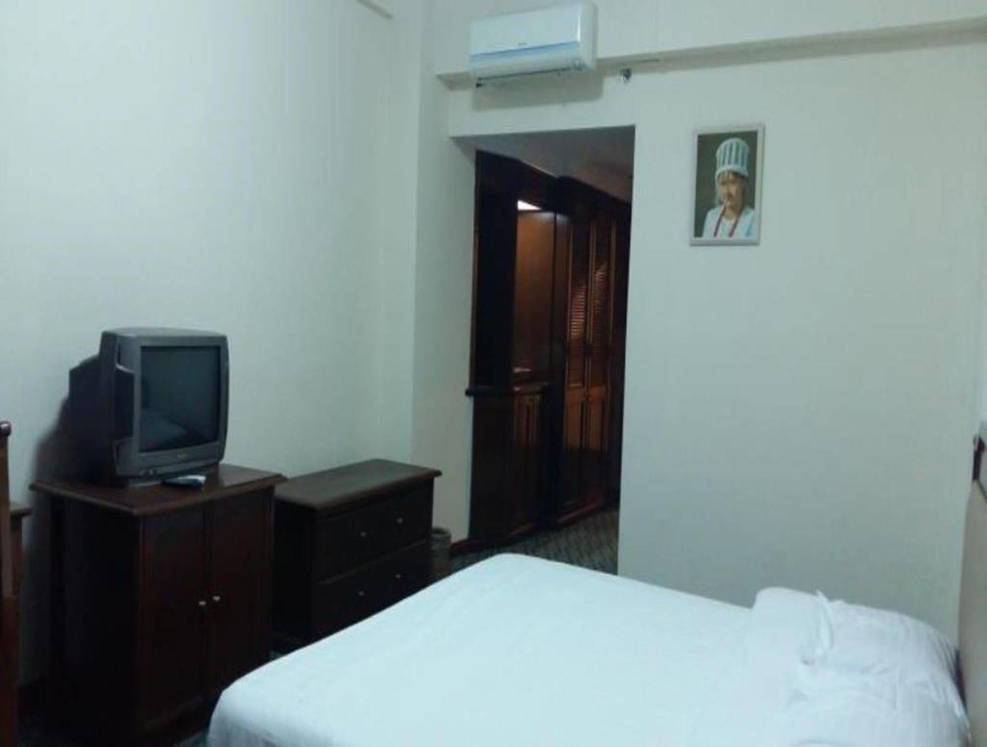 Asia Plaza Hotel Янгон Екстериор снимка