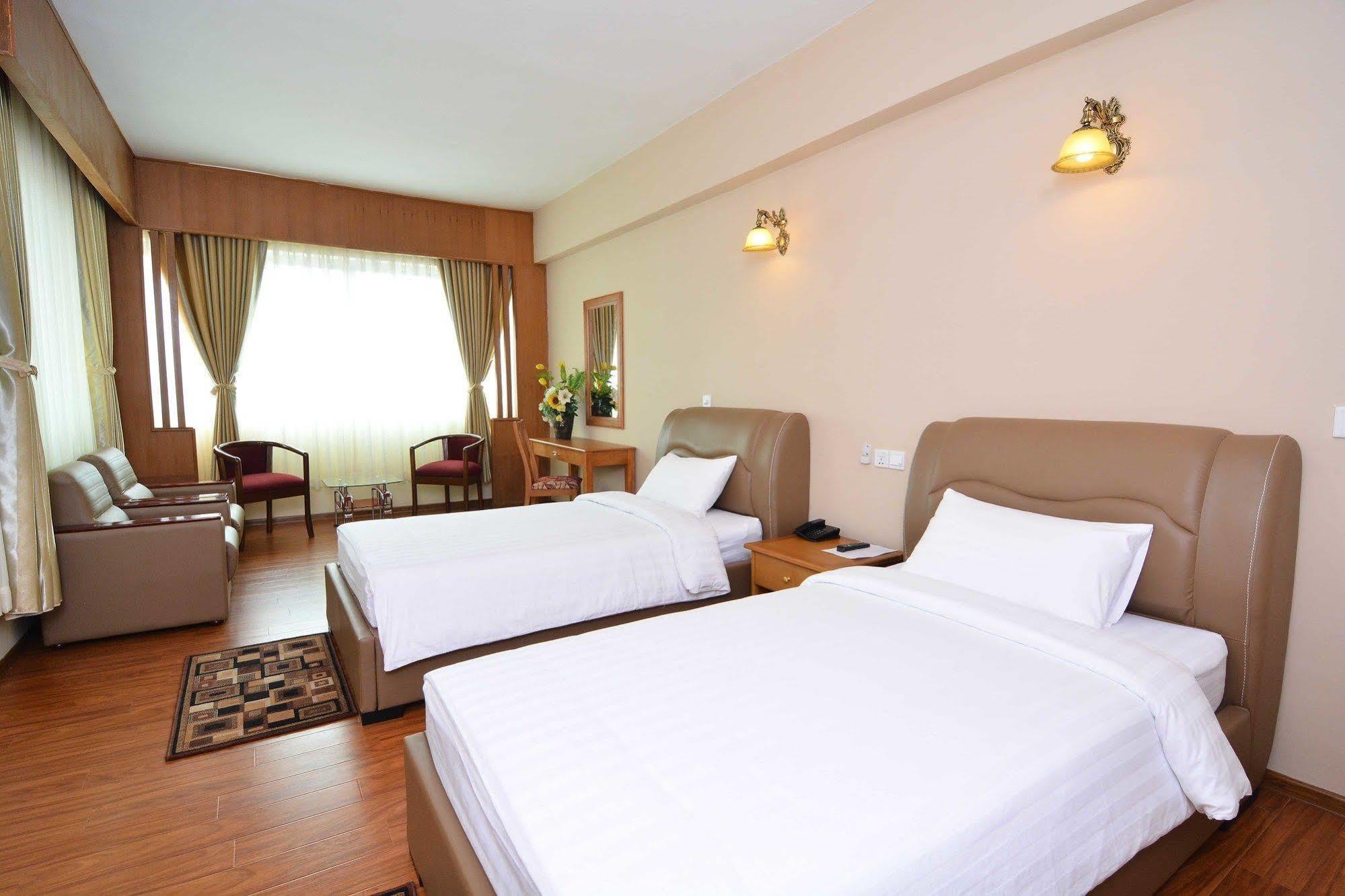 Asia Plaza Hotel Янгон Екстериор снимка