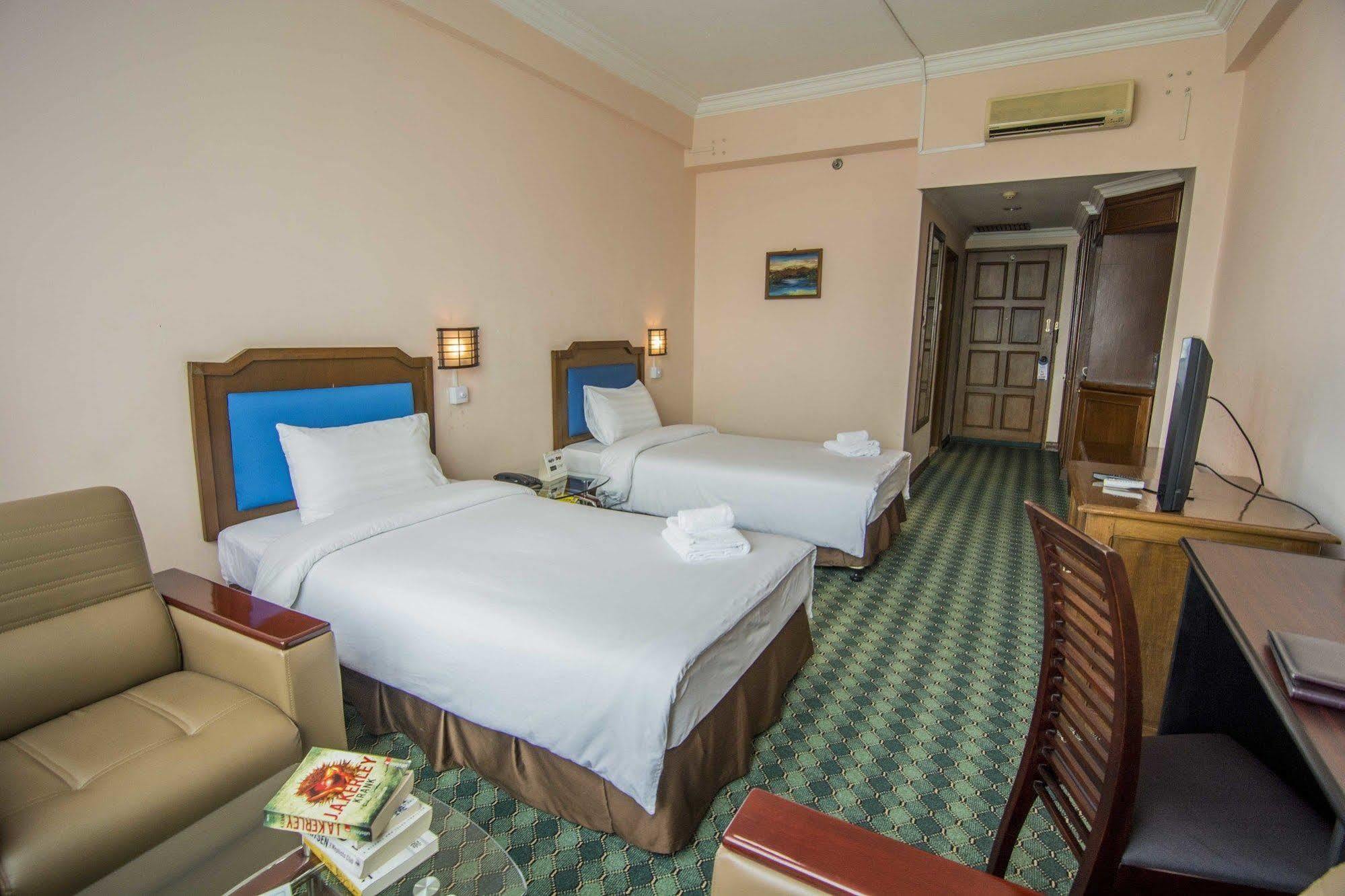 Asia Plaza Hotel Янгон Екстериор снимка