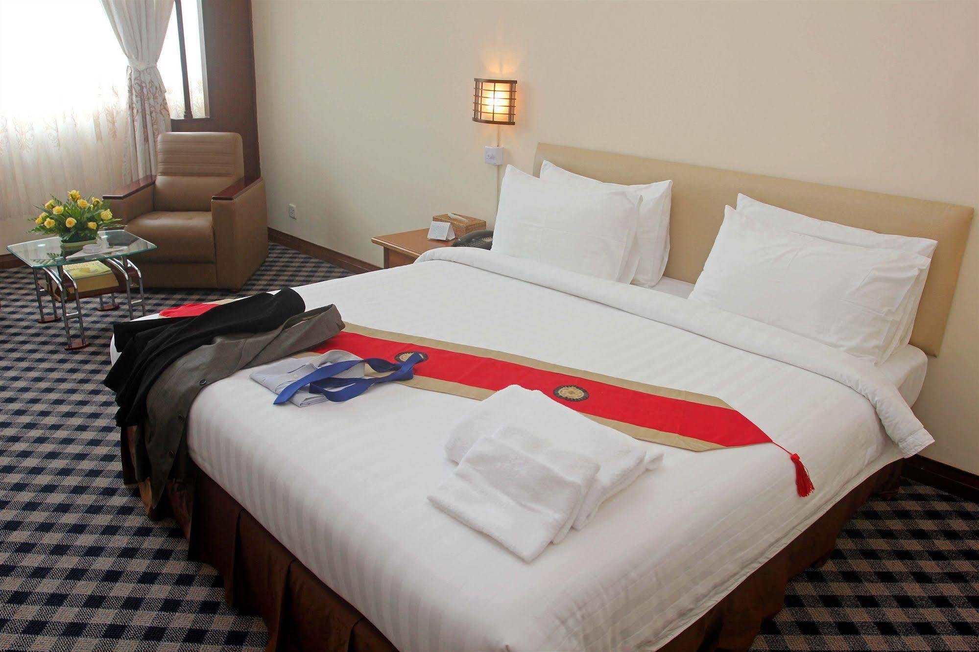 Asia Plaza Hotel Янгон Екстериор снимка