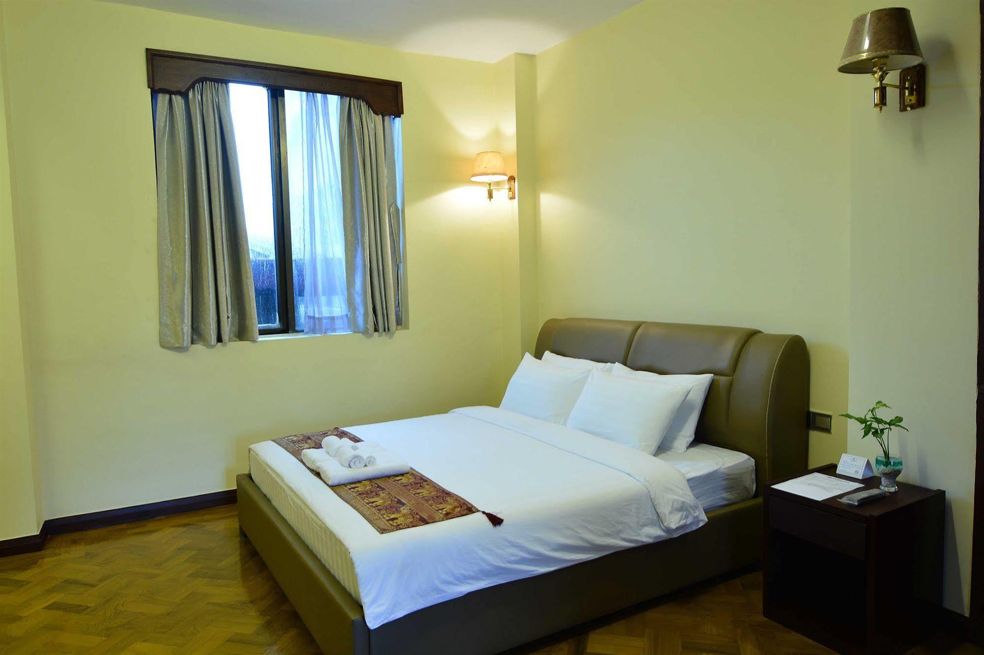 Asia Plaza Hotel Янгон Екстериор снимка