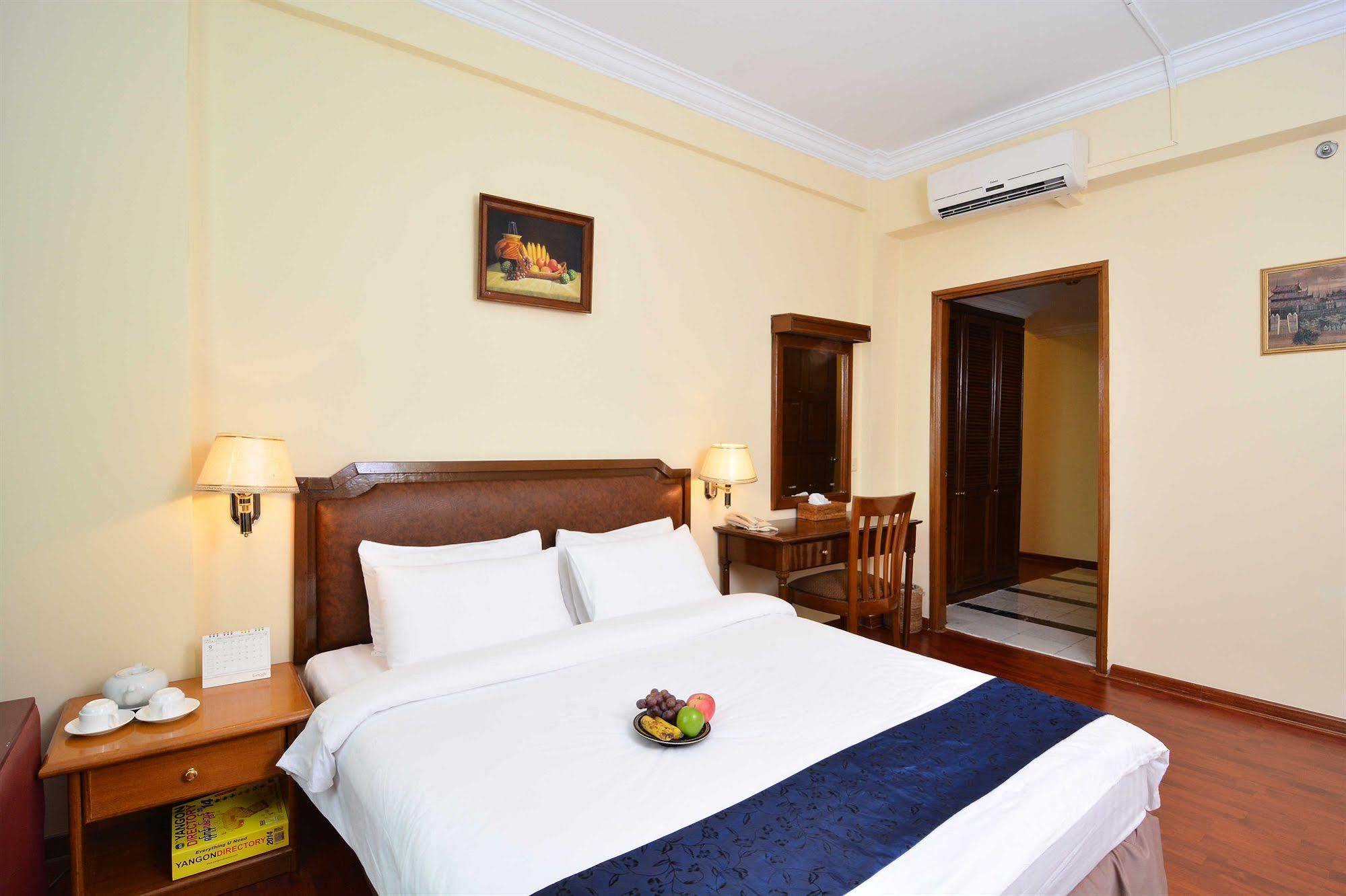 Asia Plaza Hotel Янгон Екстериор снимка
