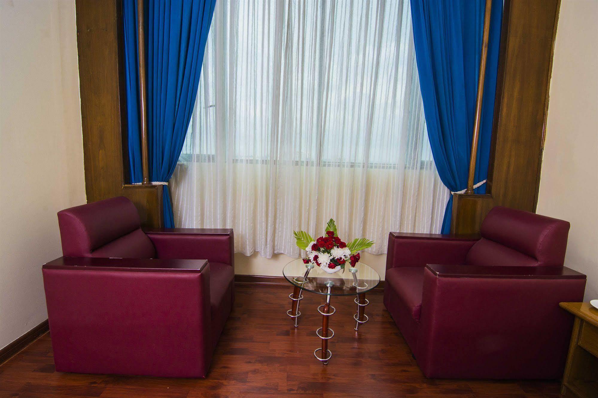 Asia Plaza Hotel Янгон Екстериор снимка