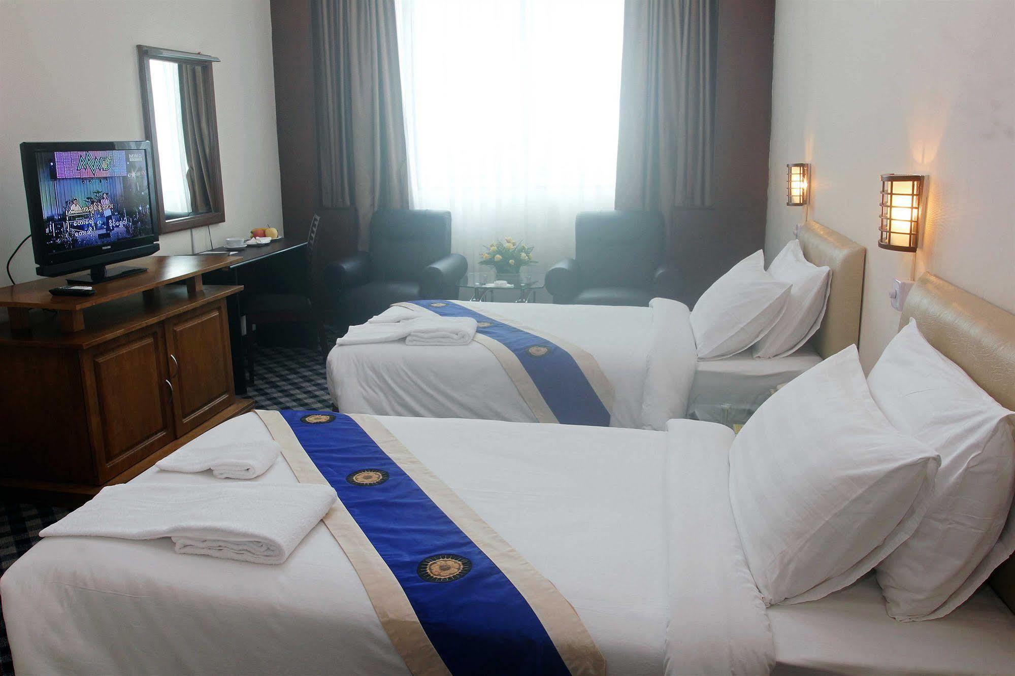 Asia Plaza Hotel Янгон Екстериор снимка